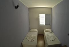 Quarto Amplo com Cama de Casal ou 2 de Solteiro