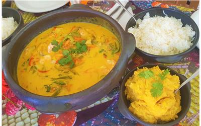 Moqueca de peixe e camarao