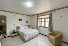 Casal com Vista para o Lago