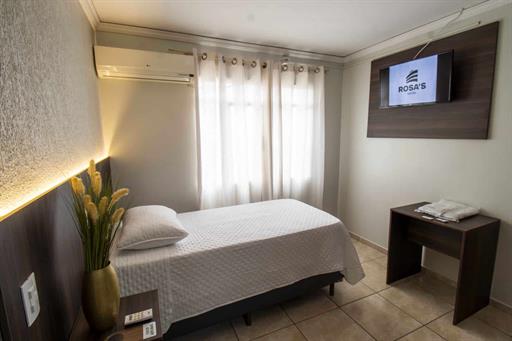 quarto simples_rosas hotel_18102 (1).jpg