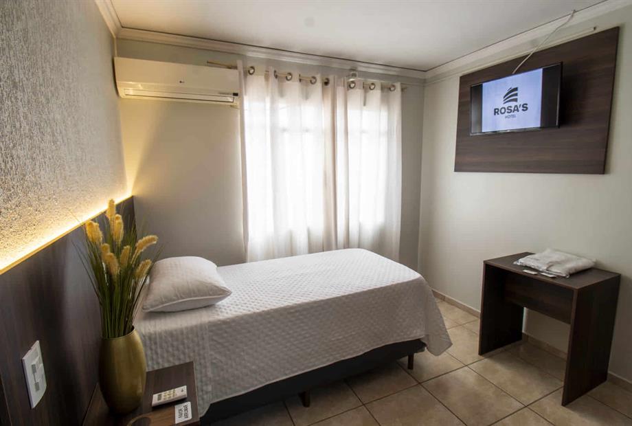 quarto simples_rosas hotel_18102 (1).jpg