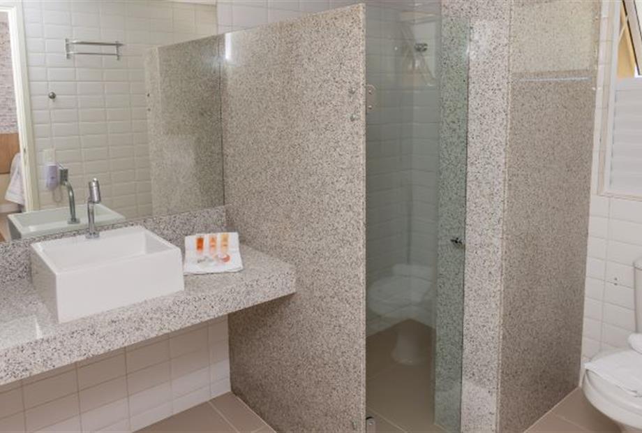 Hotel Senac Barreira Roxa - Banheiro Apto 3.jpg