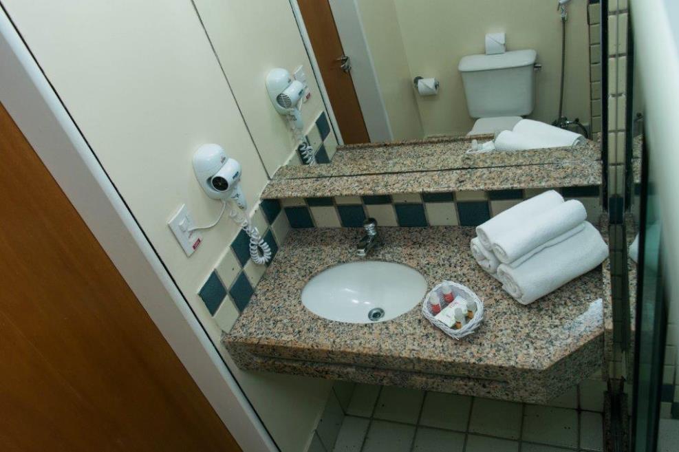 BANHEIRO APT.jpg