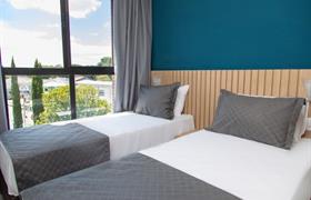 Superior Twin com Sofá-Cama do Slim Hotel Curitiba João Bettega