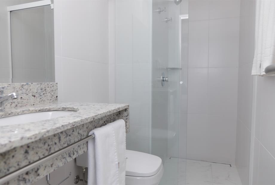 superior casal sofá-cama garden - banheiro.jpg