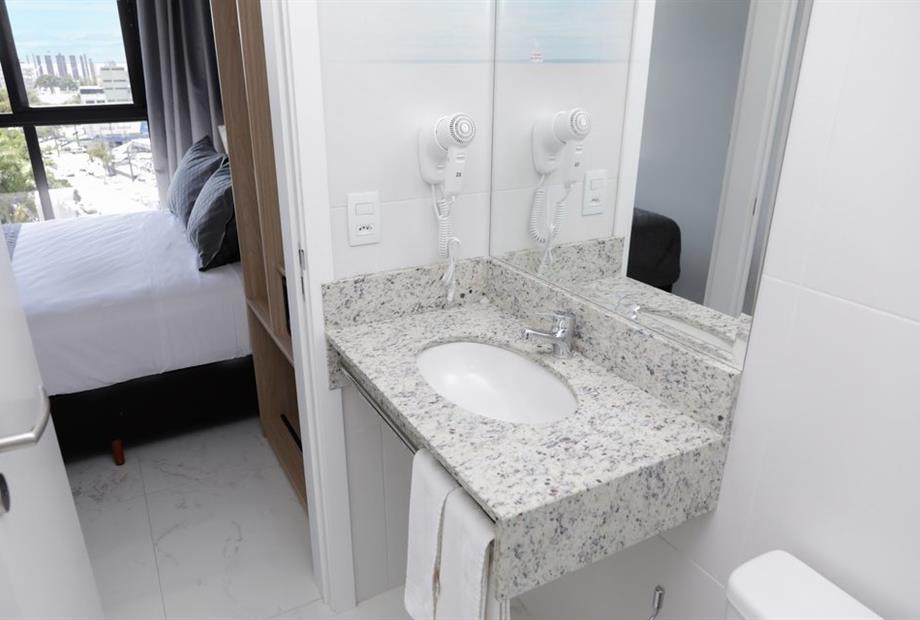 superior casal com sofá-cama - banheiro (2).jpg