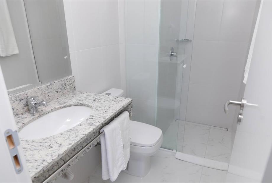 suíte família - banheiro (4).jpg