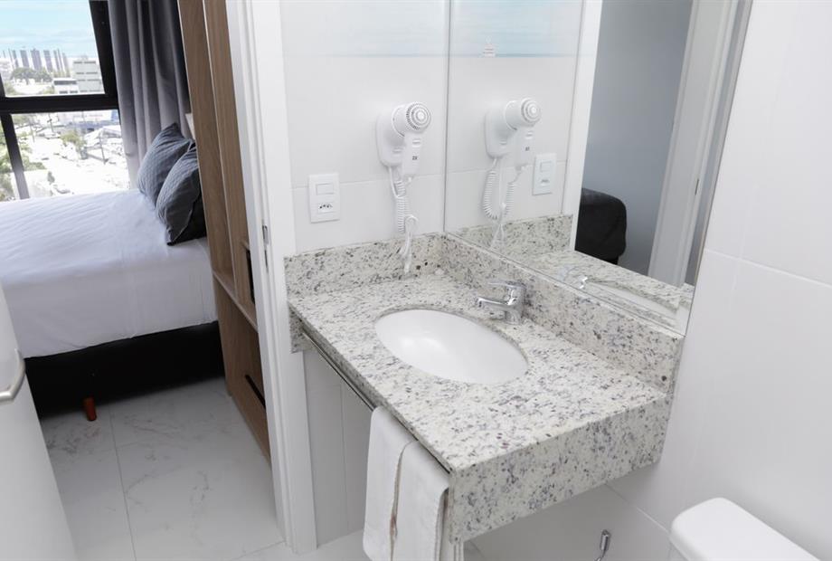 suíte família - banheiro (2).jpg