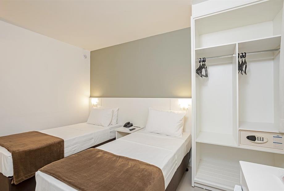 Standard Twin (3).jpg