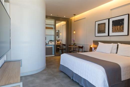 superior balcony quarto 01 web.jpg