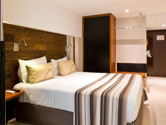 standard silence 05 web.jpg