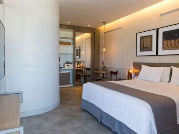 superior balcony quarto 01 web.jpg