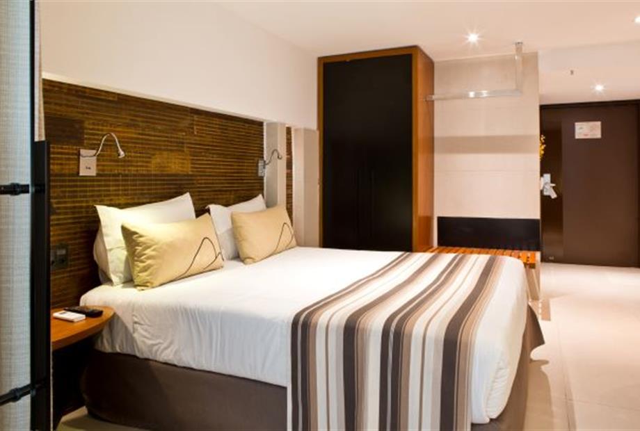 Standard Silence 05 WEB.jpg