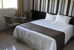 Quarto com Cama de Casal