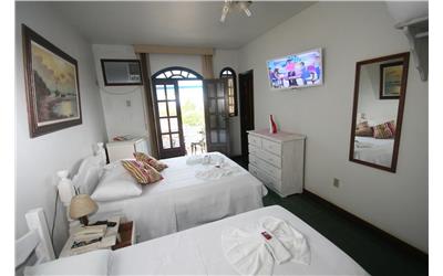 Quarto Triplo Superior com Vista mar.jpg