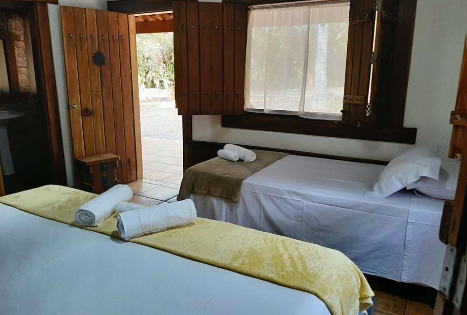 8 dbl room + extra bed ii-min.jpg