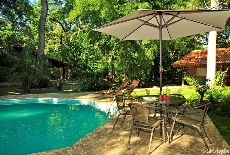 Open air swimming pool drinks II.jpg