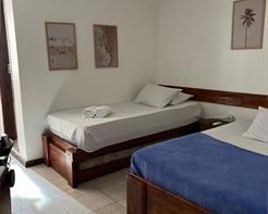 Quarto Triplo com Vista Lateral do Mar