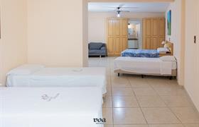 Familia de VOA Plazza Hotel