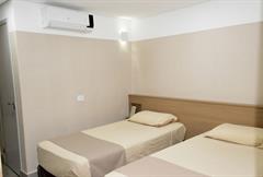 Quarto Econômico com 2 Camas de Solteiro