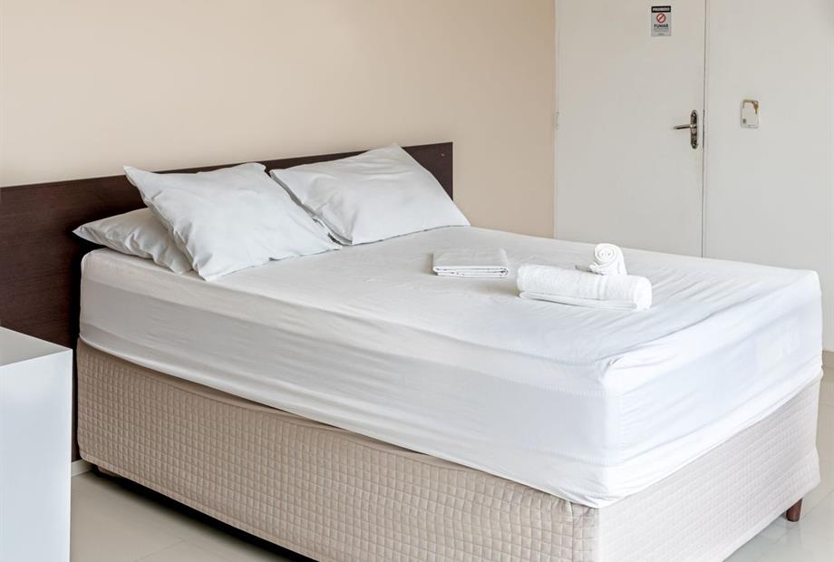 hotel falcao arapiraca quarto cama casal.jpg