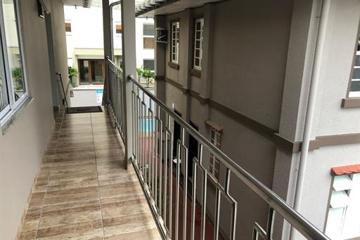 Corredor de acesso a escada suítes standard.jpeg