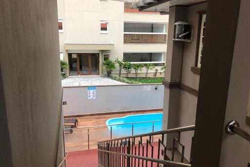 Escada standard vista piscina.jpeg