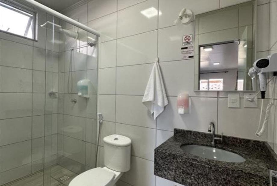 suite quadruplo standard - banheiro.jpg