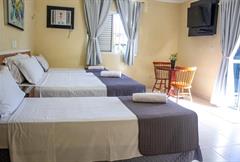 Quádruplo com Varanda  Vista Lateral Mar