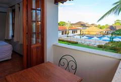 Principal Frente Piscina Triplo Cama Casal + Cama Solteiro