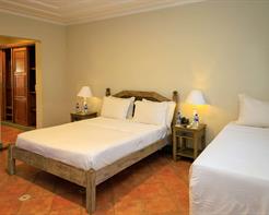 Casario Frente Mar Quádruplo Cama Casal + Camas Solteiro