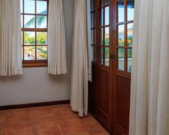 Principal Frente Piscina Triplo Cama Casal + Cama Solteiro