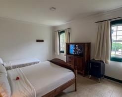 Mosteiro Standard Triplo Cama Casal + Cama Solteiro