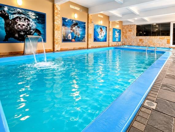 piscina interna aquecida sky centro.jpg