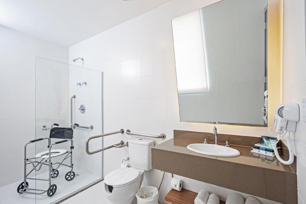 SECA - Luxo Casal PCD - Banheiro (2).jpg