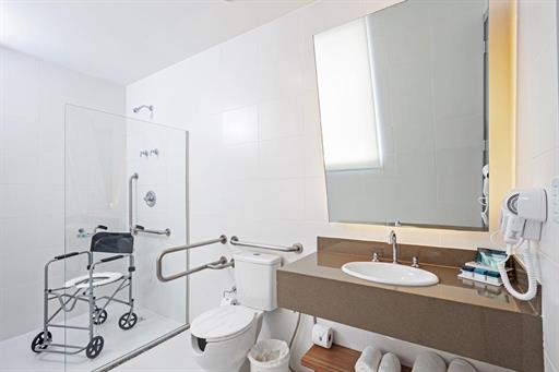 SECA - Luxo Casal PCD - Banheiro (2).jpg
