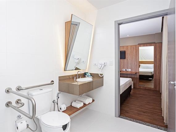 SECA - Luxo Casal PCD - Banheiro (4).jpg