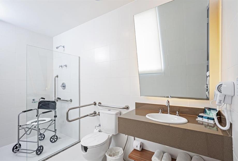 SECA - Luxo Casal PCD - Banheiro (2).jpg