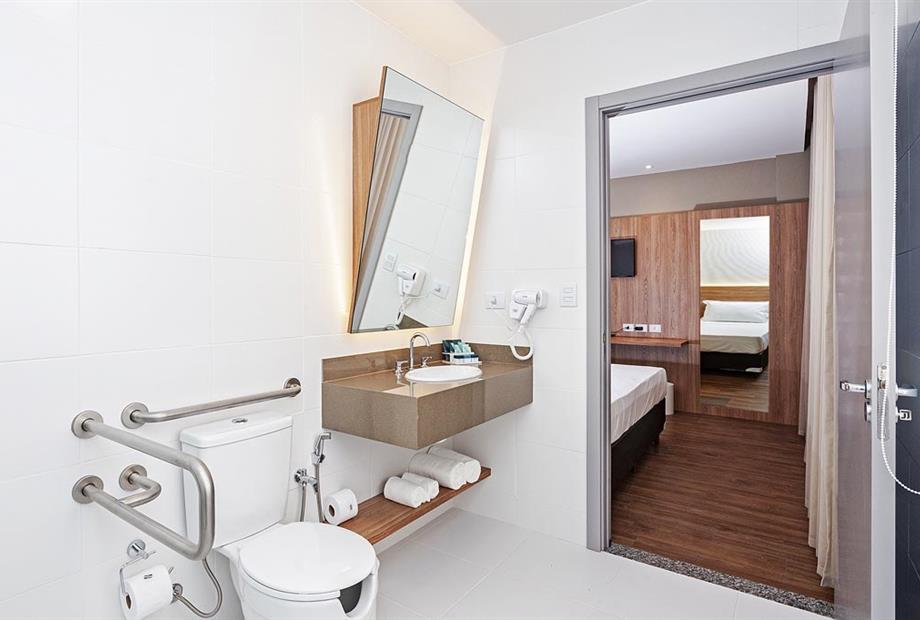 SECA - Luxo Casal PCD - Banheiro (4).jpg