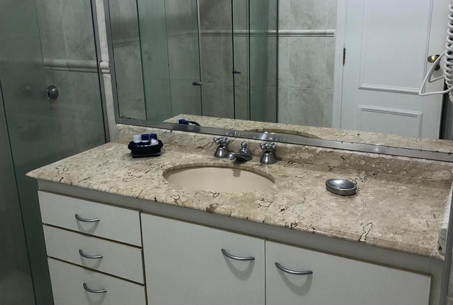 banheiro interno.jpg