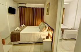 Quarto Superior Triplo do Hotel Vela Azul