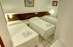 Quarto Standard Triplo do Hotel Vela Azul