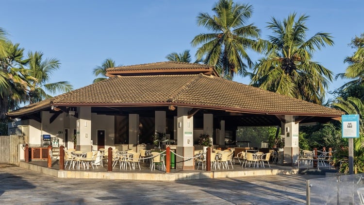 restaurante piscina.jpg