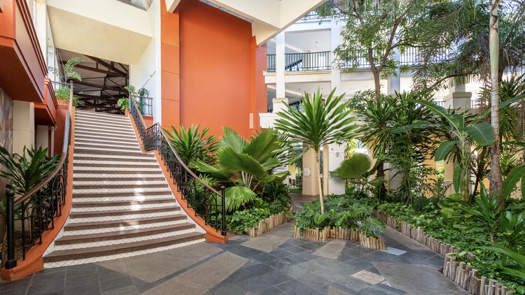 lobby (5).jpg
