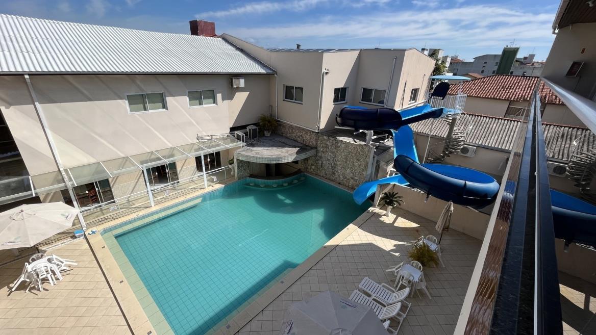 37 - piscina toboágua - 07.jpg