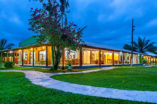 jardim pousada piuval pantanal.jpg