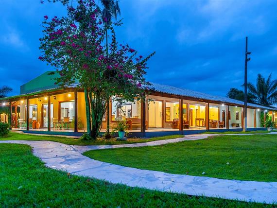 jardim pousada piuval pantanal.jpg