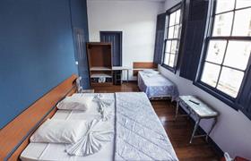 Quarto Quádruplo do MOVA - Hotel D'Oeste