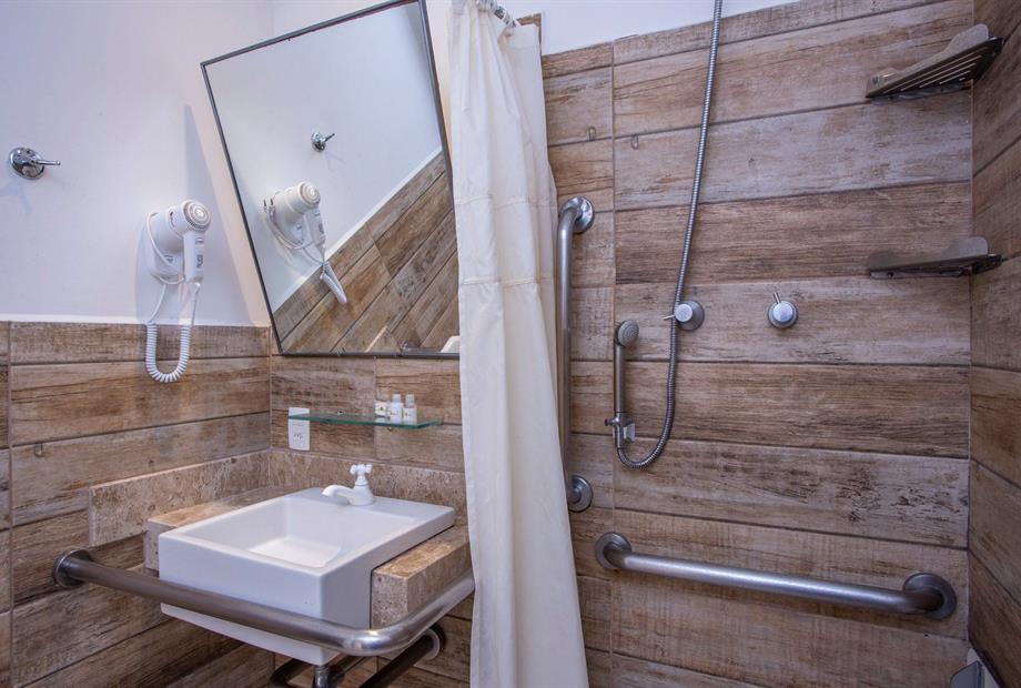 suíte luxo adaptado (6).jpg