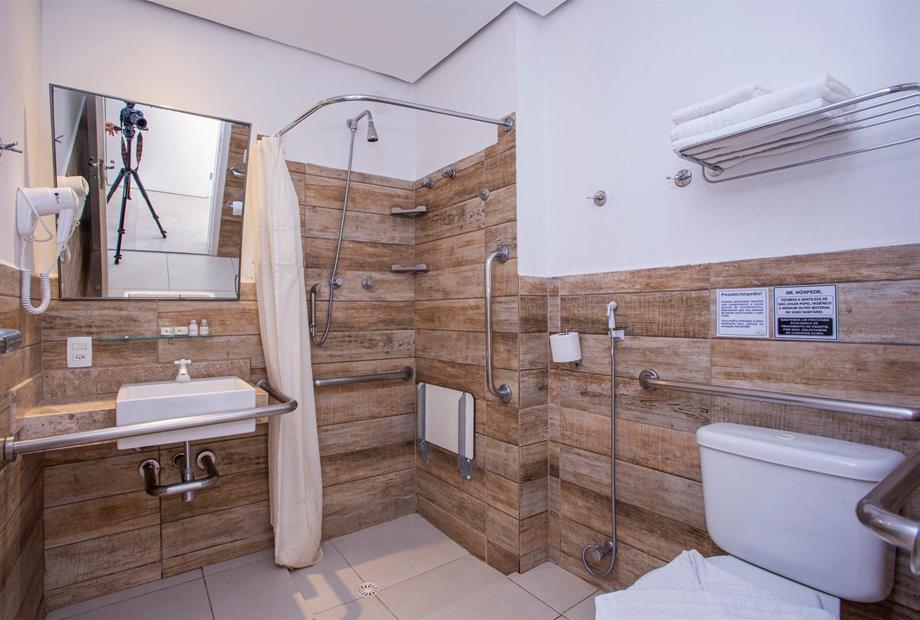 suíte luxo adaptado (5).jpg